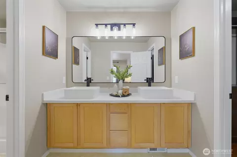 Bath - 19215 25th Ave SE, Bothell, WA 98012 photo 1 of 5