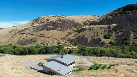 7400 Colockum Rd, Malaga, WA 98828