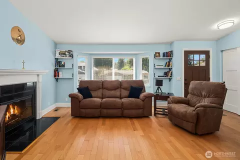 Living - 1133 235th Pl SW, Bothell, WA 98021 photo 2 of 3