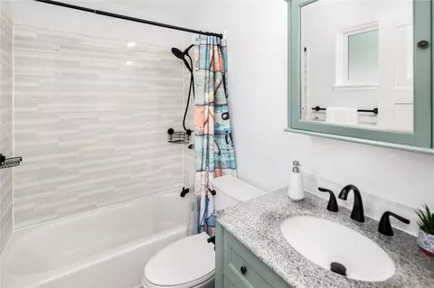 Bath - 1133 235th Pl SW, Bothell, WA 98021 photo 1 of 2