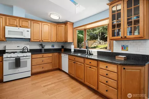 Kitchen - 1133 235th Pl SW, Bothell, WA 98021 photo 1 of 3