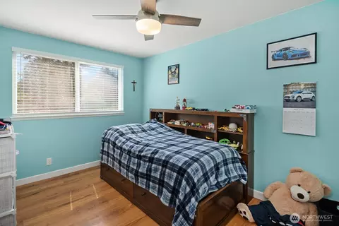 Bedroom - 1133 235th Pl SW, Bothell, WA 98021 photo 3 of 3