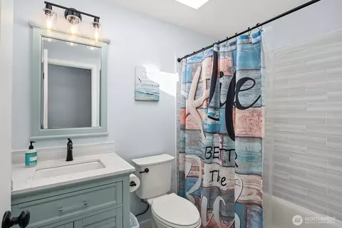 Bath - 1133 235th Pl SW, Bothell, WA 98021 photo 2 of 2