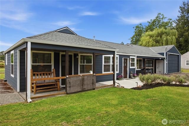 106 1st St E, Pacific, WA 98047