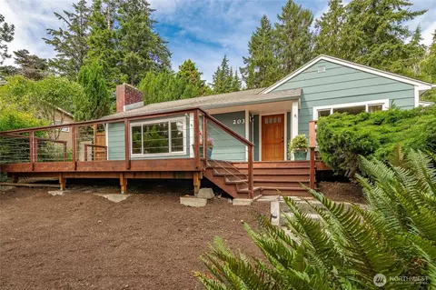 203 N 34th St, Bellingham, WA 98225