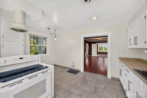 Kitchen - 4417 Seahurst Ave, Everett, WA 98203 photo 4 of 4