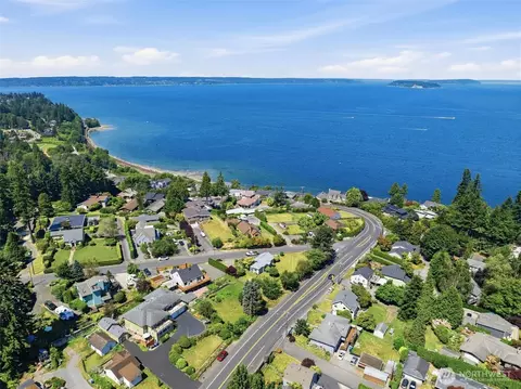 View/Area - 4417 Seahurst Ave, Everett, WA 98203 photo 1 of 8