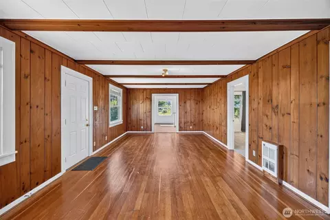 Living - 4417 Seahurst Ave, Everett, WA 98203 photo 1 of 4