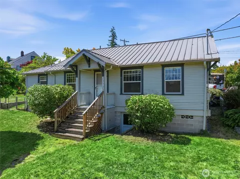 Exterior - 4417 Seahurst Ave, Everett, WA 98203 photo 2 of 3