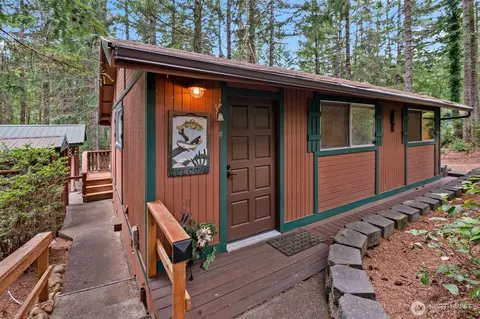 870 N Colony Surf Dr, Lilliwaup, WA 98555