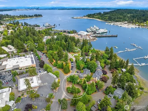 240 Shannon Dr SE, Bainbridge Island, WA 98110