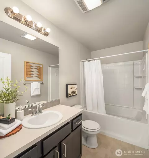 Bath - 729 112th St SW #E1, Everett, WA 98204 photo 2 of 3