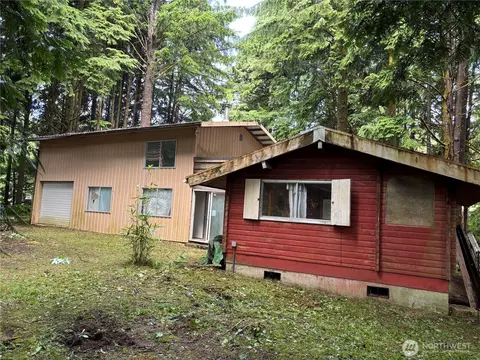 33 Oceanview Dr N, Taholah, WA 98587