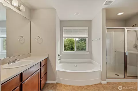Bath - 18227 3rd Dr SE, Bothell, WA 98012 photo 3 of 8