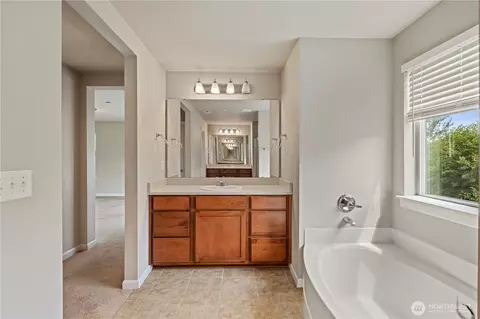 Bath - 18227 3rd Dr SE, Bothell, WA 98012 photo 2 of 8