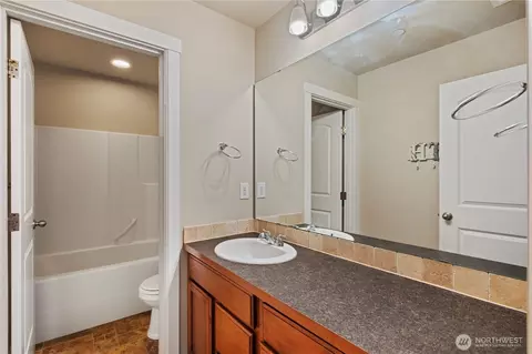 Bath - 18227 3rd Dr SE, Bothell, WA 98012 photo 7 of 8