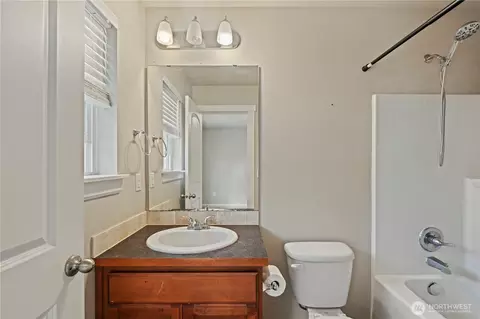 Bath - 18227 3rd Dr SE, Bothell, WA 98012 photo 6 of 8