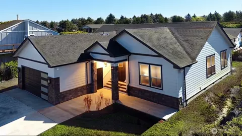 552 Sand Dune Ave SW, Ocean Shores, WA 98569
