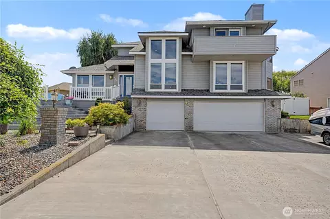 4071 Cove West Dr, Moses Lake, WA 98837