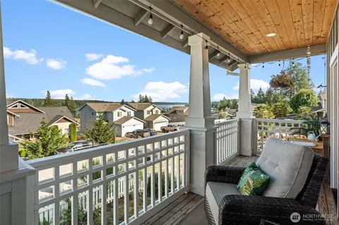 41 E Blackwell St, Allyn, WA 98524