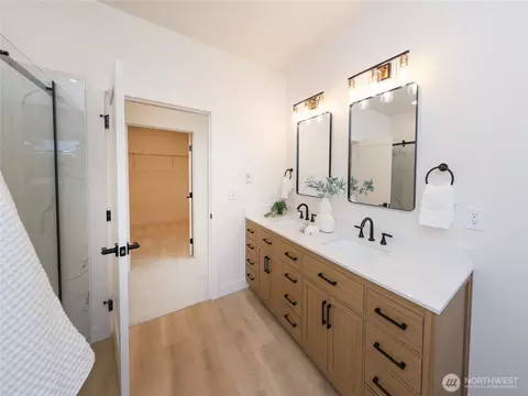 Bath - 3333 Nassau St #A, Everett, WA 98201 photo 7 of 8
