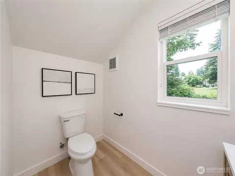 Bath - 3333 Nassau St #A, Everett, WA 98201 photo 3 of 8
