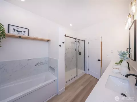 Bath - 3333 Nassau St #A, Everett, WA 98201 photo 8 of 8