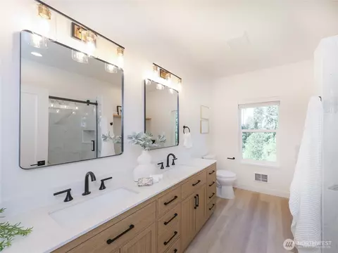 Bath - 3333 Nassau St #A, Everett, WA 98201 photo 1 of 8