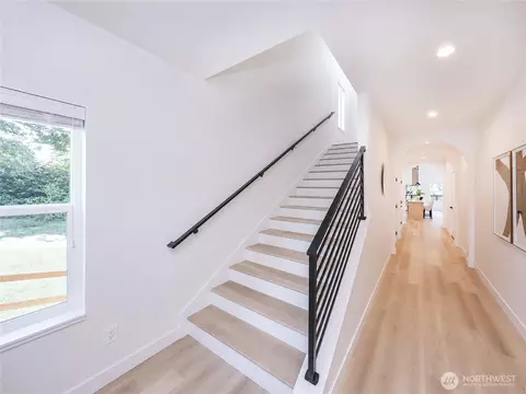 Entry Way - 3333 Nassau St #A, Everett, WA 98201 photo 1 of 3