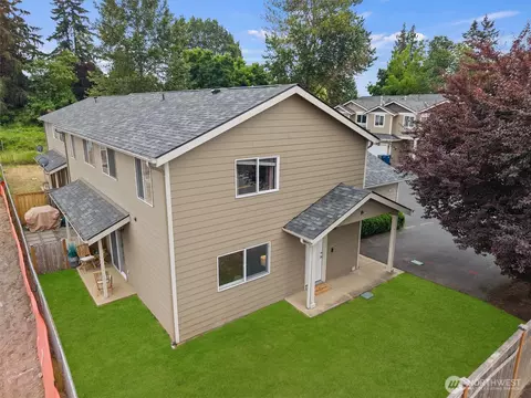 304 29th St SE #101, Auburn, WA 98002