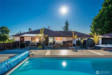 1636 S 260th St, Des Moines, WA 98198
