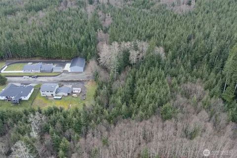 921 Ocean Ave, Cosmopolis, WA 98537