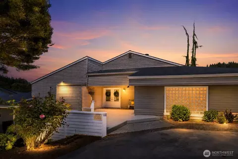 16306 Valhalla Dr, Bothell, WA 98011