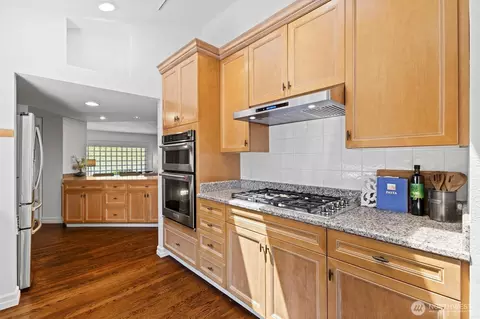 Kitchen - 16306 Valhalla Dr, Bothell, WA 98011 photo 2 of 2
