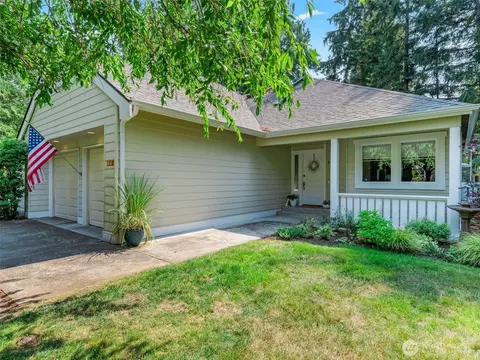 10 S Chandler Ct #B, Port Ludlow, WA 98365