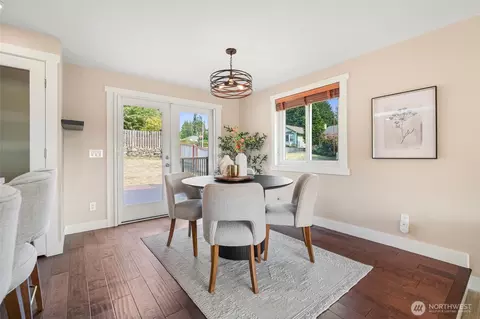 Dining - 21331 9th Pl W, Lynnwood, WA 98036 photo 2 of 4