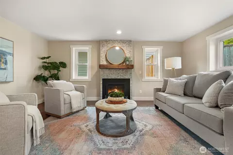 Living - 21331 9th Pl W, Lynnwood, WA 98036 photo 6 of 9