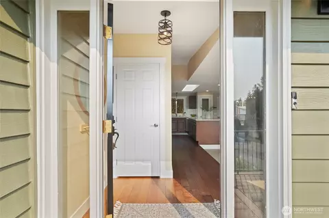 Entry Way - 21331 9th Pl W, Lynnwood, WA 98036 photo 1 of 3
