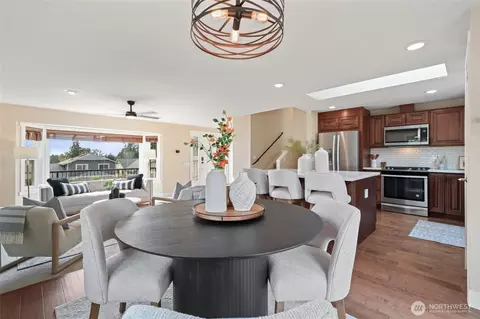 Dining - 21331 9th Pl W, Lynnwood, WA 98036 photo 3 of 4