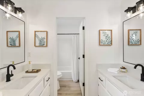 Bath - 3238 E Harbor Rd, Langley, WA 98260 photo 1 of 3