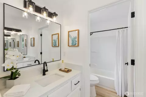 Bath - 3238 E Harbor Rd, Langley, WA 98260 photo 2 of 3