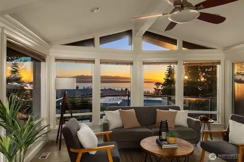 310 Skyline Dr, Edmonds, WA 98020