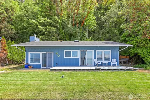 1122 Rockaway Ln, Camano Island, WA 98282