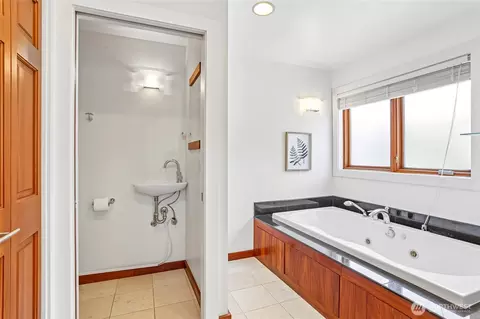 Bath - 424 35th Ave S, Seattle, WA 98144 photo 4 of 5