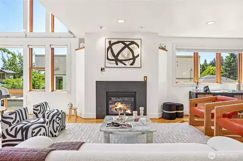 Living - 424 35th Ave S, Seattle, WA 98144 photo 1 of 3