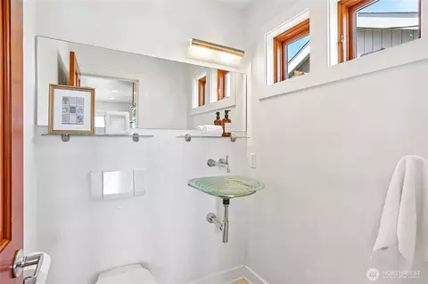 Bath - 424 35th Ave S, Seattle, WA 98144 photo 1 of 5