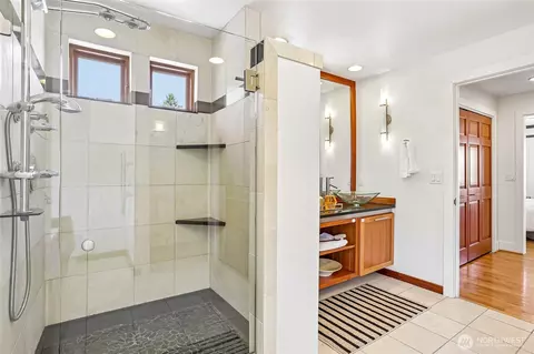 Bath - 424 35th Ave S, Seattle, WA 98144 photo 3 of 5