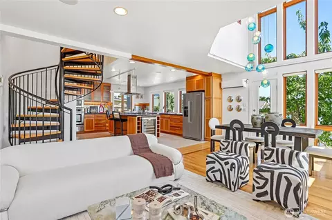 Living - 424 35th Ave S, Seattle, WA 98144 photo 3 of 3