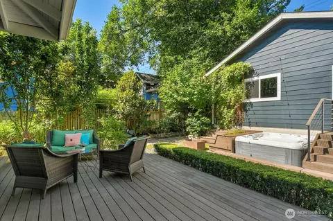 Exterior - 1229 18th Ave E, Seattle, WA 98112 photo 5 of 8
