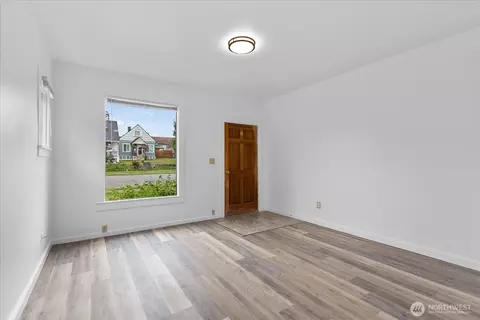 Living - 2307 Rockefeller Ave, Everett, WA 98201 photo 2 of 5
